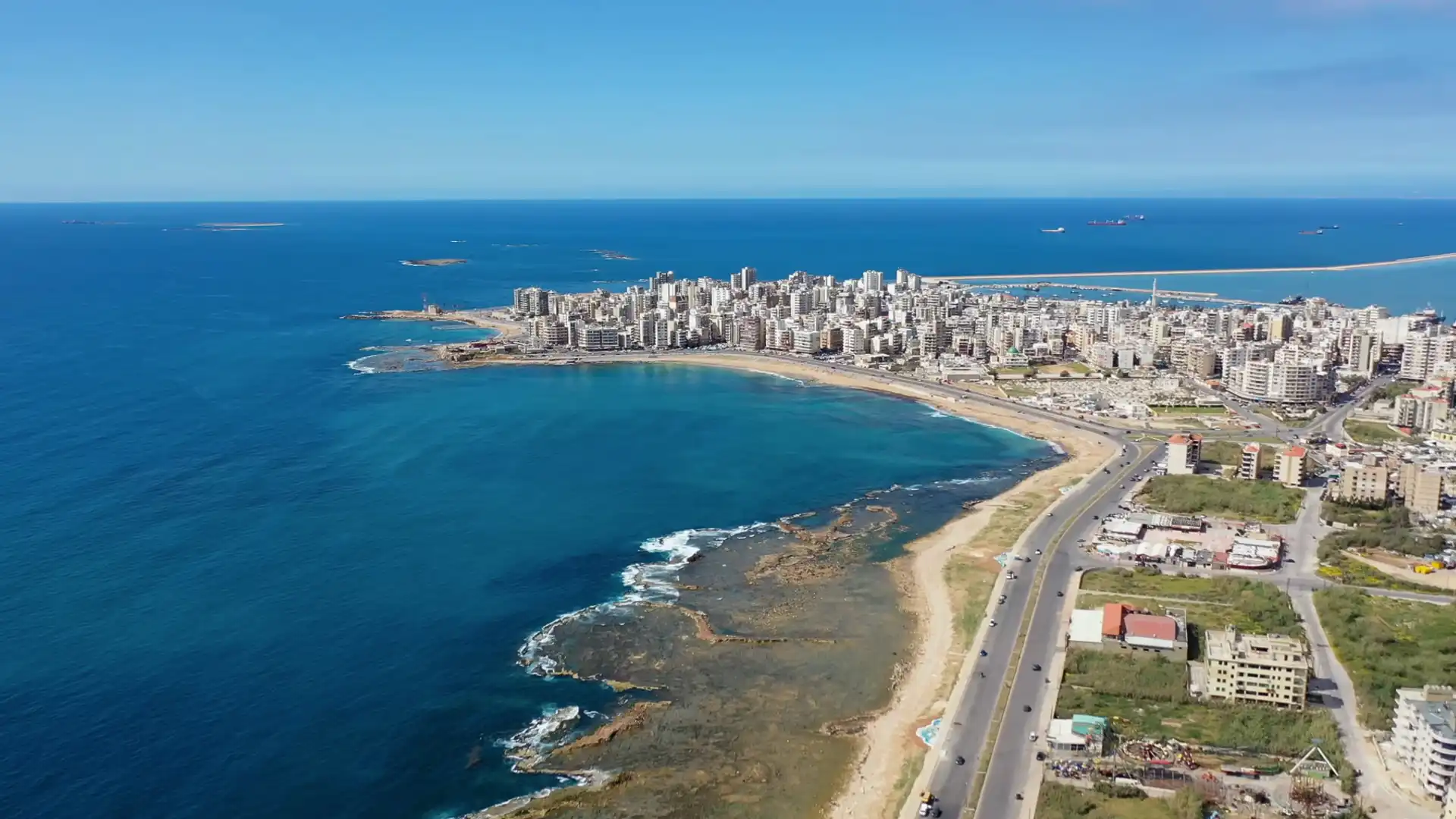 Vista aérea de Trípoli, Líbano y su costa mediterránea, la ciudad desde la que Servex envía a todo el mundo